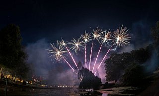 Das traditionelle Feuerwerk zum Abschluss der Libori-Woche zog vor der Corona-Zwangspause stets mehrere Tausend Schaulustige an. - Stadt Paderborn (Archiv)