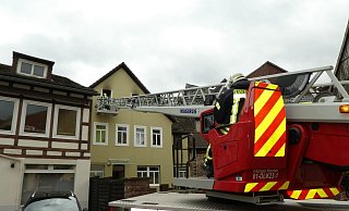 60 Feuerwehrleute sowie Kräfte des Rettungsdienstes und der Polizei waren am Karfreitag in der Innenstadt im Einsatz. - Michaela Bast