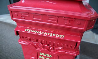 Hier dürfen Wünsche und Grüße an den Weihnachtsmann eingeworfen werden. - Jan-Henrik Gerdener