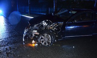 Am Mercedes entstand ein Sachschaden von rund 15.000 Euro. - Polizei Herford