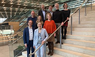 Stellten die Daten vor: Marco Rieso (vl.), Alexandra Altmann, Guido Möhlmann, Jutta Menke, Götz Dörmann, Stella Ahlers, Rainer Döring, Jan Ottensmeyer und Birgit Schnieder. - Jobst Lüdeking