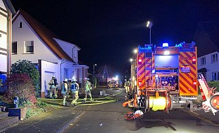Die Feuerwehr rückte in der Nacht nach Germete zu einem Einsatz aus. - FFW Warburg