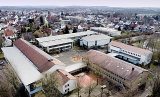 Auf dem Schulhof der Erich-Kästner-Gesamtschule ist es zu einem Vorfall gekommen, bei dem ein Schüler verletzt worden ist. - Gerald Dunkel