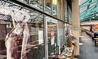 Dieses pornografische Plakat der Deutschen Aids-Hilfe hat nun in konservativen Kreisen Aufmerksamkeit erregt. - Jens Reichenbach