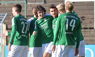Siegesjubel: Aleksandar Kandic, Markus Baum, Torschütze Christian Will, Sinan Aygün, Marcel Lücke und Nico Bartling (v. l.) nach dem 3:0. - Jens Dünhölter
