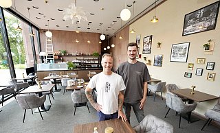 Benni Wabnitz (l.) und Milan Walburg im von ihnen neu gestalteten Café. - Peter Unger