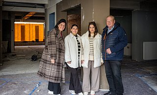 Maria Parastatidou (v.l.), ihre beiden Töchter Nikoletta und Anna Eleni und Gottfried Thumel freuen sich auf den Neustart. - Mike-Dennis Mller / www.mdm.photo