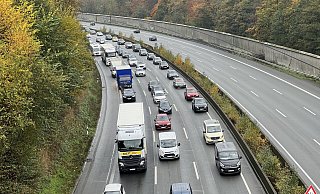 Auf der A2 staut es sich nach zwei Unfällen. - Symbolfoto: Paul Brinkmann