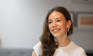 Greta Heinrich (13) stand bereits auf der "The Voice Kids"-Bühne. Jetzt ist sie für den Junior Eurovision Song Contest nominiert - die Abstimmung läuft noch bis Sonntag, 30. Juni. - Oliver Krato
