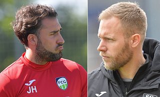 Privat verstehen sich Julian Hesse vom FC Gütersloh (l.) und Daniel Brinkmann (l.), Coach des SC Wiedenbrück gut. Doch im direkten Duell wollen beide gewinnen. - Jens Dünhölter