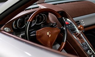 Der Fahrer des Porsche hatte ein Handy am Ohr, als er erkannte, dass ihn Polizisten dabei beobachtet hatten. - Symbolfoto: pixabay / Creative Commons