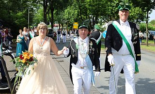 Das neue Königspaar René Käuper und Nicole Hötger überstrahlt das Schützenfest in Salzkotten. - Regina Brucksch