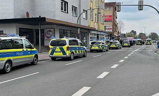Die Polizei am Einsatzort in Minden. - Patrick Schwemling