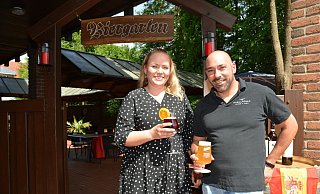 Alfonso Loaiza Quinones und seine Frau Ricarda hatten im ersten Corona-Sommer den Mut, den Biergarten des ehemaligen "Telegraph" wieder zu eröffnen. - Karin Prignitz