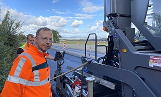 Thomas Fischer von Straßen NRW auf der Baustelle. - Dirk Windmöller