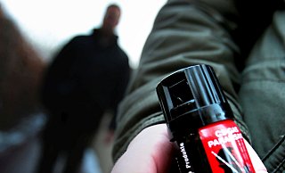 Immer ein Pfefferspray in der Tasche, aber wohl nicht für den Notwehrfall, sondern als Angriffswaffe. - www.gerald-dunkel.com