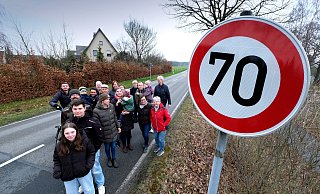 Anlieger der Brackweder Straße in Friedrichsdorf fordern, dass auf dem Teilstück der L791 wie früher wieder die Geschwindigkeitsbegrenzung von 50 km/h liegen soll. - Andreas Frücht