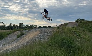 Im Hövelhofer Bike Park geht es für Könner hoch hinaus. - RSG Hövelhof