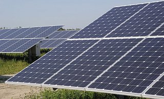 Für die Solarmodule braucht es lediglich Stahlpfosten im Boden. - Verwendung weltweit, usage worldwide