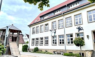 Die Astrid-Lindgren-Schule in Salzkotten entspricht nicht mehr den modernen Anforderungen. Sie soll in Borchen Teil eines Schulcampus werden. - Carola Drabon