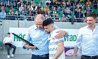 Emotionaler Moment: Adrian Bravo Sanchez bei seiner Verabschiedung. - Joel Beinke