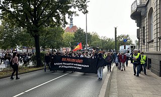 Bei der Demo gegen Polizeigewalt am 7. Oktober gab es zwar keine Ausschreitungen wie im Juli - allerdings kam es zu Beleidigungen und Beschimpfungen der Polizei. - Christina Römer