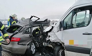 Auf der Bundesstraße 64 ist es am Montagmorgen zwischen Höxter und Brakel zu einem schlimmen Unfall gekommen. - Burkhard Battran
