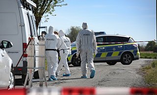 Experten der Spurensicherung untersuchen den Tatort in Bünde. - www.gerald-dunkel.de