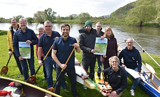 Wolfgang Bast (Wassersport Höxter; v. l.), Roland Merker und Elke Dewender (Stadtsportverband Höxter), Wolfgang Jakob, Steve Sander, Moritz Krämer und Leander Heimes (alle Kreissportbund Holzminden), Ulla Rössing (Ruderverein Höxter), Michaela Bast (Wassersport Höxter) und Sven Löwenich (Ruderclub Höxter). - Thomas Kube
