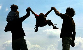 Das Jugendamt Herford übernimmt die Adoptionsvermittlung für die Stadt Bad Oeynhausen. - Verwendung weltweit, usage worldwide
