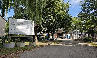 Baustelle Schule: Eigentlich sollten die Arbeiten an der Schule am Nicolaitor zum Schulstart komplett fertig sein. - Svenja Ludwig