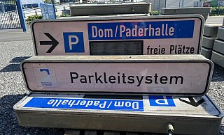 Die alten, teils defekten Parkleitsystem-Anzeigen werden ab dem 17. Juni auf dem Recyclinghof an der Talle an Liebhaber abgegeben. - ASP Die alten, teils defekten Parkleitsystem-Anzeigen werden ab dem 17. Juni auf dem Recyclinghof an der Talle an Liebhaber abgegeben. - ASP