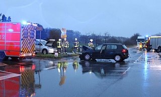 Im Kreuzungsbereich der L770 und der Tonnenheider Straße kam es zum Zusammenstoß zweier Fahrzeuge. - Polizei Minden-Lübbecke