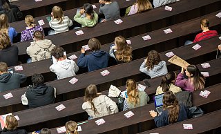 Die Gesamtzahl der Studierenden in NRW sank, obwohl die Zahl der Studienanfänger auf 91.100 stieg. - Peter Kneffel/dpa