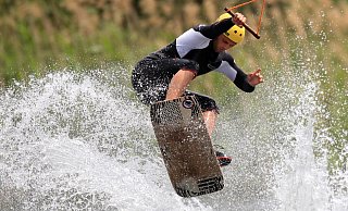 Im Kreis Paderborn kann der Sommer an einigen Stellen auf dem Wasser verbracht werden - egal ob im Kanu, Tretboot, auf dem Stand-Up-Paddle oder beim actionreichen Wakeboarden. - Verwendung weltweit, usage worldwide