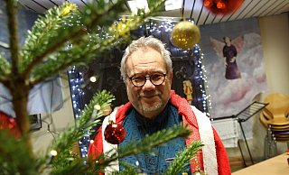 Ulrich Martinschledde lädt seit Jahren Heiligabend zu einer besonderen Weihnachtsfeier für einsame Menschen. - JAN-HENRIK GERDENER