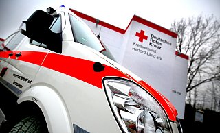 Ein Krankentransportwagen (KTW) vor dem DRK-Gebäude an der Sachsenstraße in Bünde. - Gerald Dunkel