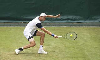 Louis Weßels hätte gern noch den Rasen auf dem Centre Court, dann gegen den Russen Andrei Rublew, getestet. - IMAGO/Claus Bergmann