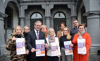 Mit der Aktion "Gewalt kommt nicht in die Tüte" möchte die Stadt Paderborn betroffene Frauen unterstützen. - Stadt Paderborn