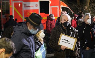 Grünen-Fraktionschef Volker Brand setzt für die Coronaschutzimpfung ein und fordert alle demokratischen Parteien in Bad Oeynhausen zu Aktionen angesichts der Lichterspaziergänge auf. - Thorsten Gödecker