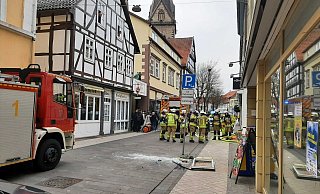 Die Wucht der Detonation in einer Küche im Dachgeschoss riss am Montag ein Schwingfenster aus dem Rahmen. Vier Stockwerke tiefer zersplitterte die Scheibe auf der Straße. - Dieter Scholz