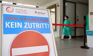 In den deutschen Krankenhäusern steigt die Zahl der Covid-Patienten wieder. Die allermeisten Patienten Patienten werden jedoch mit und nicht wegen der Infektion eingeliefert. - picture alliance