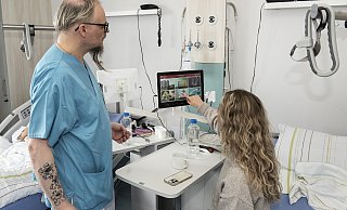 Auf der Innovationsstation im Klinikum Bielefeld haben Tablets und speziell darauf abgestimmte Apps längst Einzug gehalten. - © Jörg Dieckmann - www.dieckmann-fotodesign.de