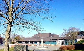 Entweder wird die Stadthalle Lübbecke abgerissen und neu gebaut oder sie wird saniert. - Heike von Schulz