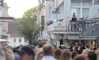 Jedes Jahr sorgt DJ Björn auf der Innenstadtfete rund um den Schweinebrunnen für gute Stimmung. - Ulf Hanke