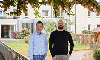 Stefan Kruse (l.) übernimmt ab Mitte Oktober die Leitung des St.-Antonius-Seniorenhauses. Unterstützt wird er dabei von Pflegedienstleiter Sebastian Rasche. - KHWE