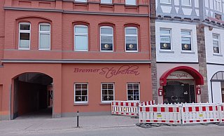 In einem Haus mit roten Backsteinziegeln: das Bremer Stübchen. - Michaela Bast