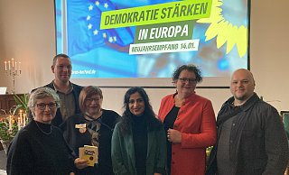 Britta Haßelmann (v. l.), Robert Wenzel, Irmgard Pehle, Shahina Gambir, Christina Orsei und Maik Babenhauserheide begrüßten zahlreiche Mitglieder beim Neujahrsempfang von Bündnis 90/Die Grünen. - Felix Eisele
