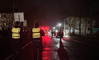Das SEK versammelte sich auf dem Schulgelände am Magnolienweg. Dort rüsteten sie sich aus und bereiteten den Zugriff entsprechend vor. - Thorsten Heß