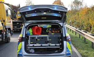 Die Polizei leitet den Verkehr über die Auffahrt in Wietersheim ab. - Symbolfoto: Patrick Schwemling